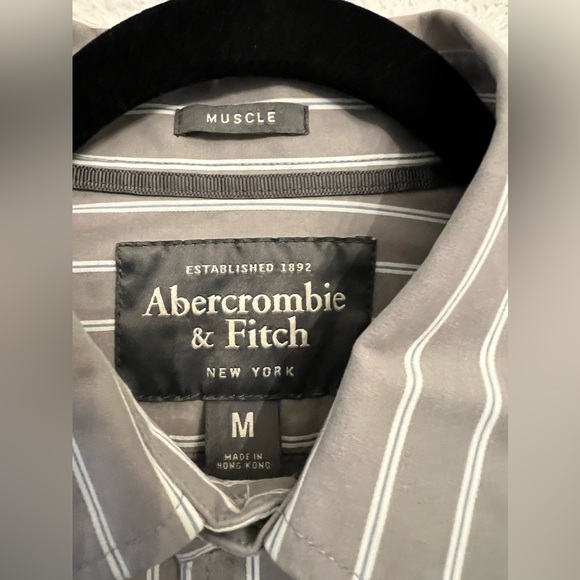 Abercrombie & Fitch mens muscle button down gray stripped medium - Picture 2 of 4